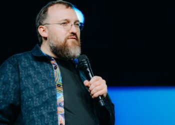 US Healthcare Is ‘F***ed,’ Says Cardano’s Hoskinson, Pitches AI, Blockchain Solutions