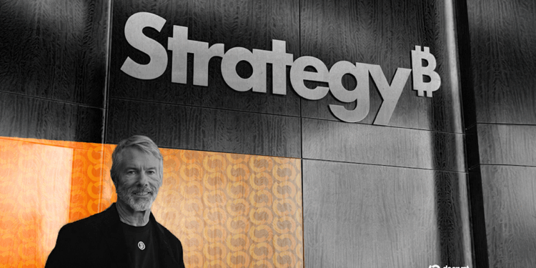 Strategy Drops $450 Million on Bitcoin, Benchmark Reiterates ‘Buy’ Rating