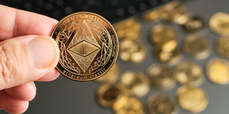 investingLive Crypto Market Pulse: Ethereum Leads While Bitcoin Holds the Range