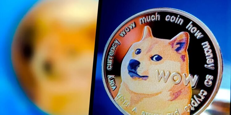 Dogecoin Outperforms Major Altcoins, Solana Extends Rally As Bitcoin Edges Past $114K