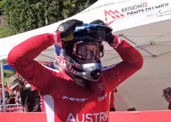 Valentina Höll defends rainbow jersey in Champery