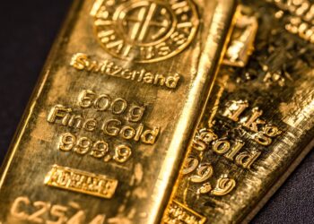 Is gold or bitcoin the better investment?