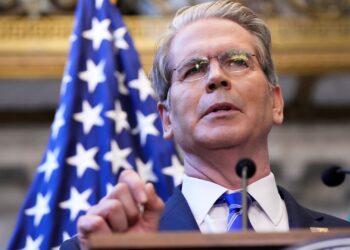 Strong bank earnings seem to overshadow escalating trade war