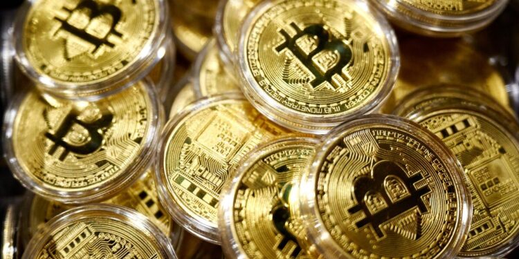 Gold, Bitcoin (BTC) Extend Rally as US Dollar, Japanese Yen Fall on Politics