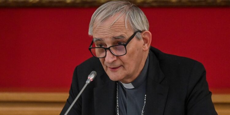 Omosessualità e donne, cosa c’è nel documento approvato dalla Cei e perché è anacronistico