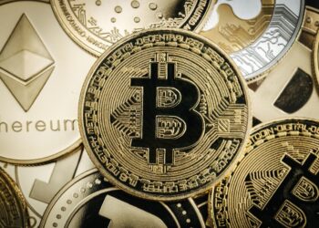 RockTober: cryptocurrency flash crash and cross-market volatility test investors