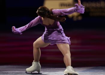Liu leads at Cup of China; Olympic champs Sui and Han comeback