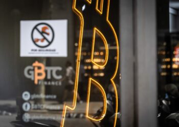 Bitcoin (BTC) Price Falls as Whales Dump $45 Billion