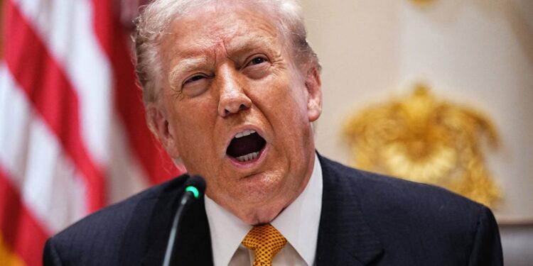 Trump called out for pardon hypocrisy 