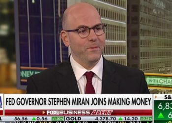 Federal Reserve governor gives his view on the role of cryptocurrency | Fox Business Video