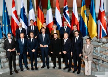 “Se Putin conquista il Donbass, cade la fortezza”. A Berlino colloqui Kiev-Usa e vertice con leader Ue e Nato