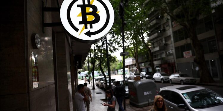 Strategy’s Dollar Reserve Fails to Soothe Bitcoin-Sales Concern