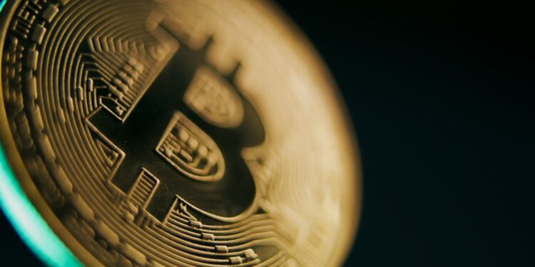 Analysts Flag Bearish Patterns While Bitcoin Hovers in $86,000-$100,000 Range