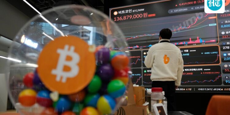 Trader duped of over ₹1 crore in cryptocurrency scam and forex scam 
(HT Tech)