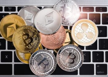 Bitcoin Dominance Steady, XRP On-Chain Surges, Solana Outperforms—Is Altcoin Season Starting?