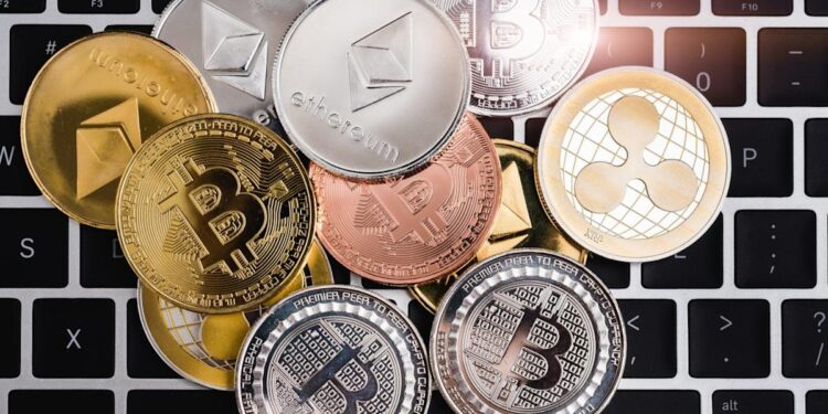 Bitcoin Dominance Steady, XRP On-Chain Surges, Solana Outperforms—Is Altcoin Season Starting?