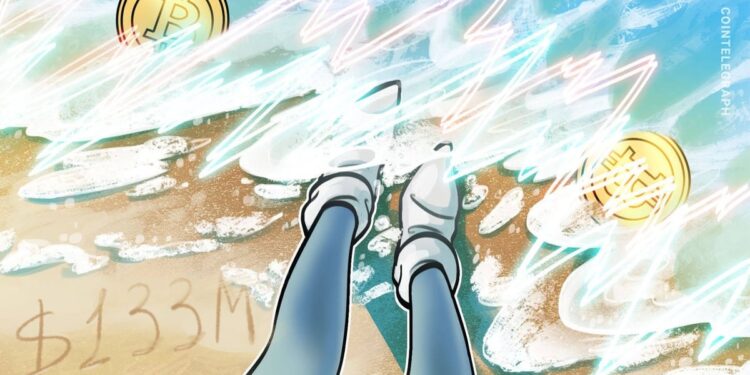 Bitcoin ETFs Extend Losses as Solana Funds Keep Ground