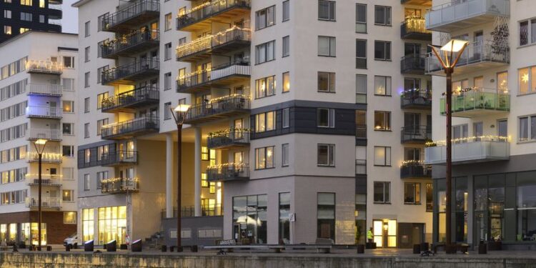 Sun Communities Q4 FFO Resilience Tests Bearish Narratives On Premium Valuation