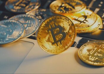 Financial expert weighs economy outlook, cautious investors and cryptocurrency’s latest