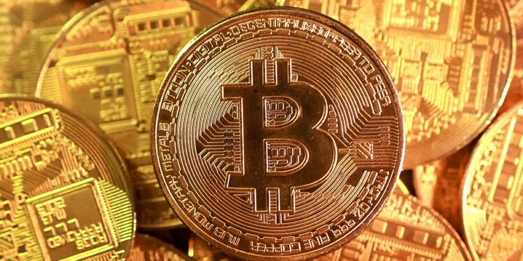 Bitcoin crashes below $80,000 as dollar surge sparks risk-off wave