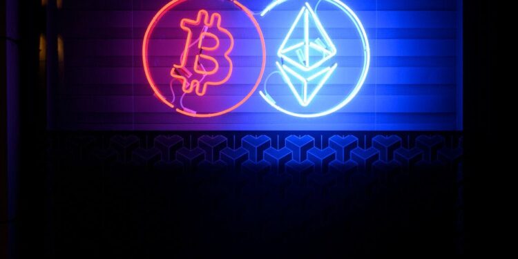 Ethereum ETF holders still “diamond-handing” despite hurting more than their bitcoin counterparts