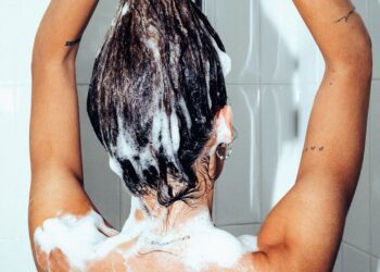 Why You Should Leave Your Shampoo On Longer