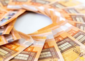 Legendary Comeback Opportunity or Meme Bubble Waiting to Rekt Late Buyers?