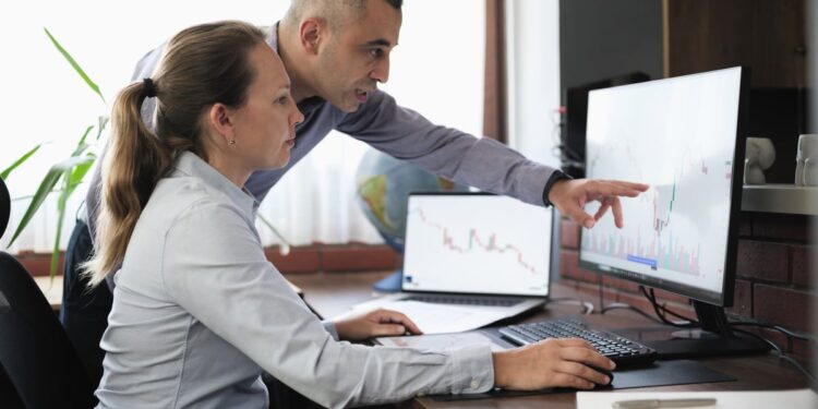 Better Cryptocurrency to Buy With $3,000 and Hold for 5 Years: XRP vs. Ethereum