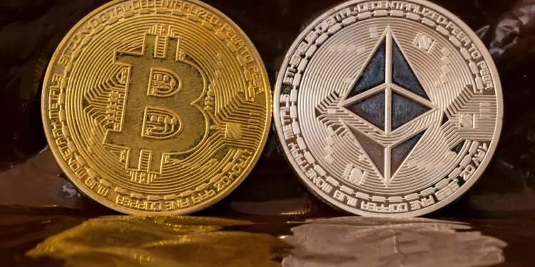 Bitcoin ETF Balances Slide To 100K BTC, Since October Peak