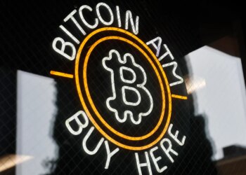 Bitcoin Falls To $66K With Solana, XRP Leading Losses After Fed Minutes Signal Rate Hike