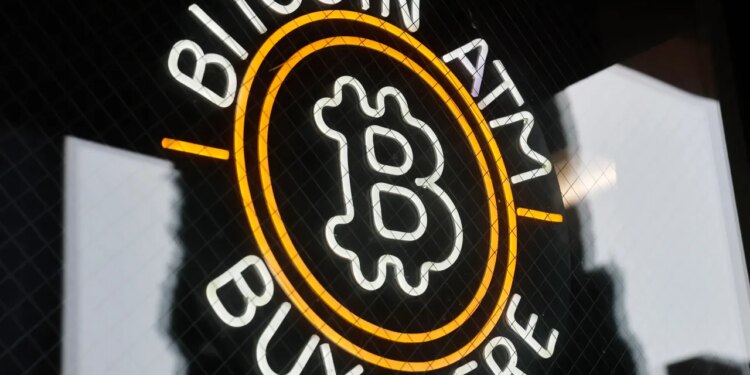 Bitcoin Falls To $66K With Solana, XRP Leading Losses After Fed Minutes Signal Rate Hike