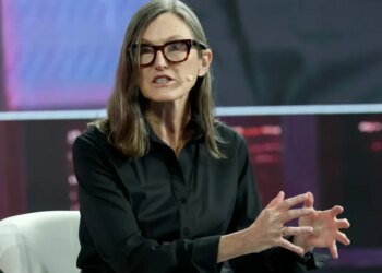 Cathie Wood Backs Bitcoin Over Gold While ARK Invest Adds BMNR, CRCL, HOOD, BLSH