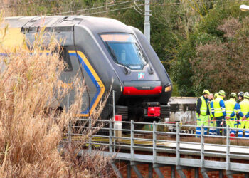 due ordigni a Bologna, uno è esploso. Incendio a Pesaro