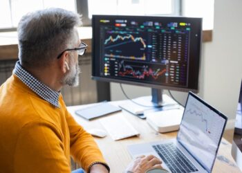 Bitcoin vs. Solana: Which Crypto Is the Better Buy Right Now?