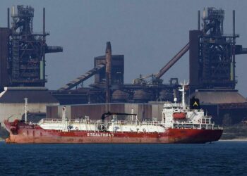 Petrolio, altro stop ai pozzi. Mossa per abbassare i prezzi coi barili “in mare” dell’Iran