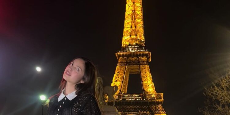 Olivia Rodrigo Packed Vintage From The ’90s For Paris