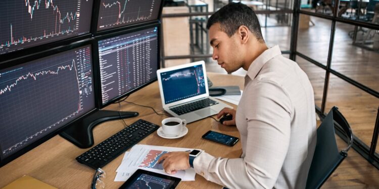 Do These 4 New Tailwinds Make XRP a Buy With $1,500?