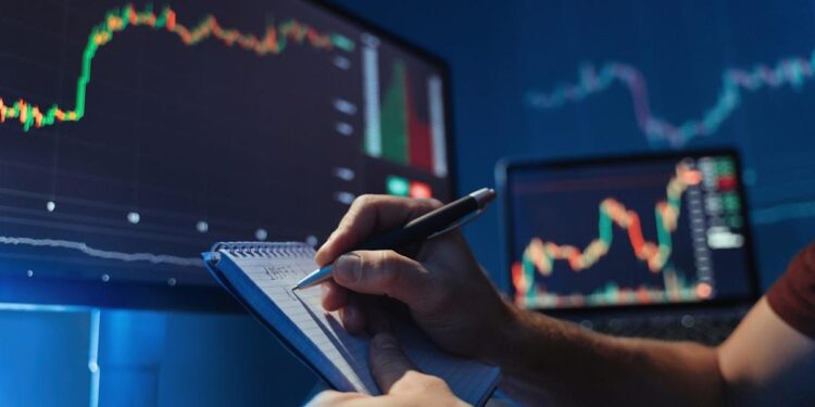 Why XRP Is the Only Top-5 Crypto Still in the Red Over 90 Days