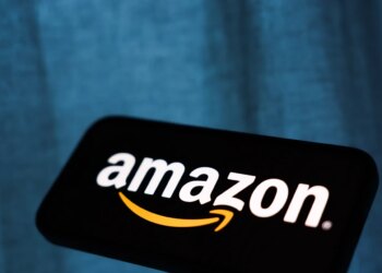 Amazon Reportedly Inks Deal To Ship Over 1B Packages With USPS, Dragging Down UPS, FDX Stocks