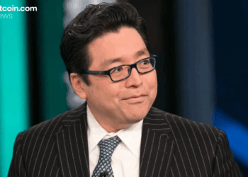 Why Tom Lee Predicts a Massive Ethereum Rebound in 2026