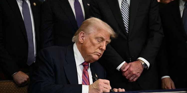 Trump’s Bet on Stablecoins Puts the Financial System at Risk