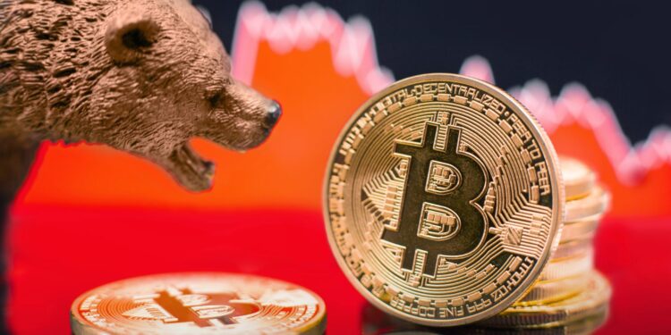 Bitcoin to $10,000? Top Bloomberg Expert Predicts Groundbreaking 86% Crash for Crypto