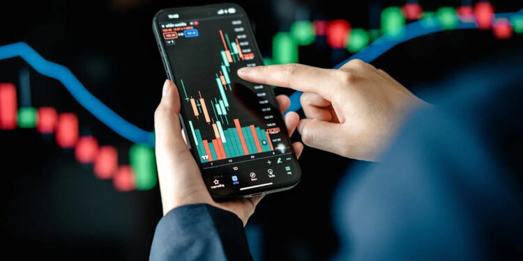 Which of Bitcoin, XRP, Ethereum, or Solana Recovers First?