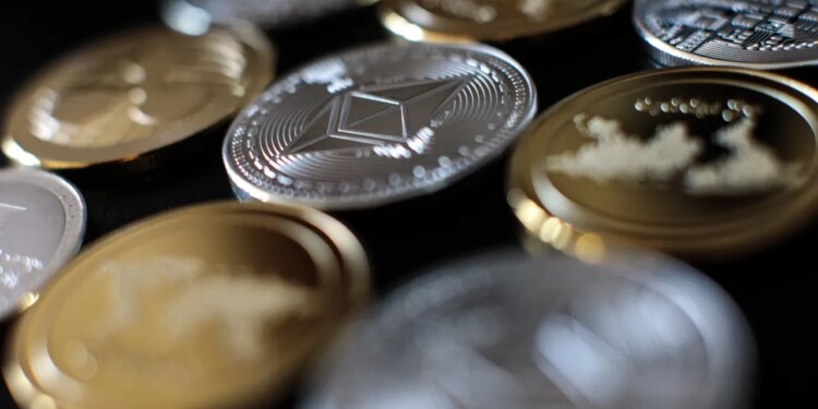 4 Altcoins That Soared While Bitcoin And Ethereum Bled This Week — One Jumped 157%