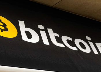 Investors Turn To Bitcoin Amid Fears Of U.S. Dollar Devaluation