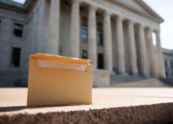 Community Bankers Sue OCC, Say Crypto Trust Charters Create a Regulatory ‘Side Door’ — BigGo Finance